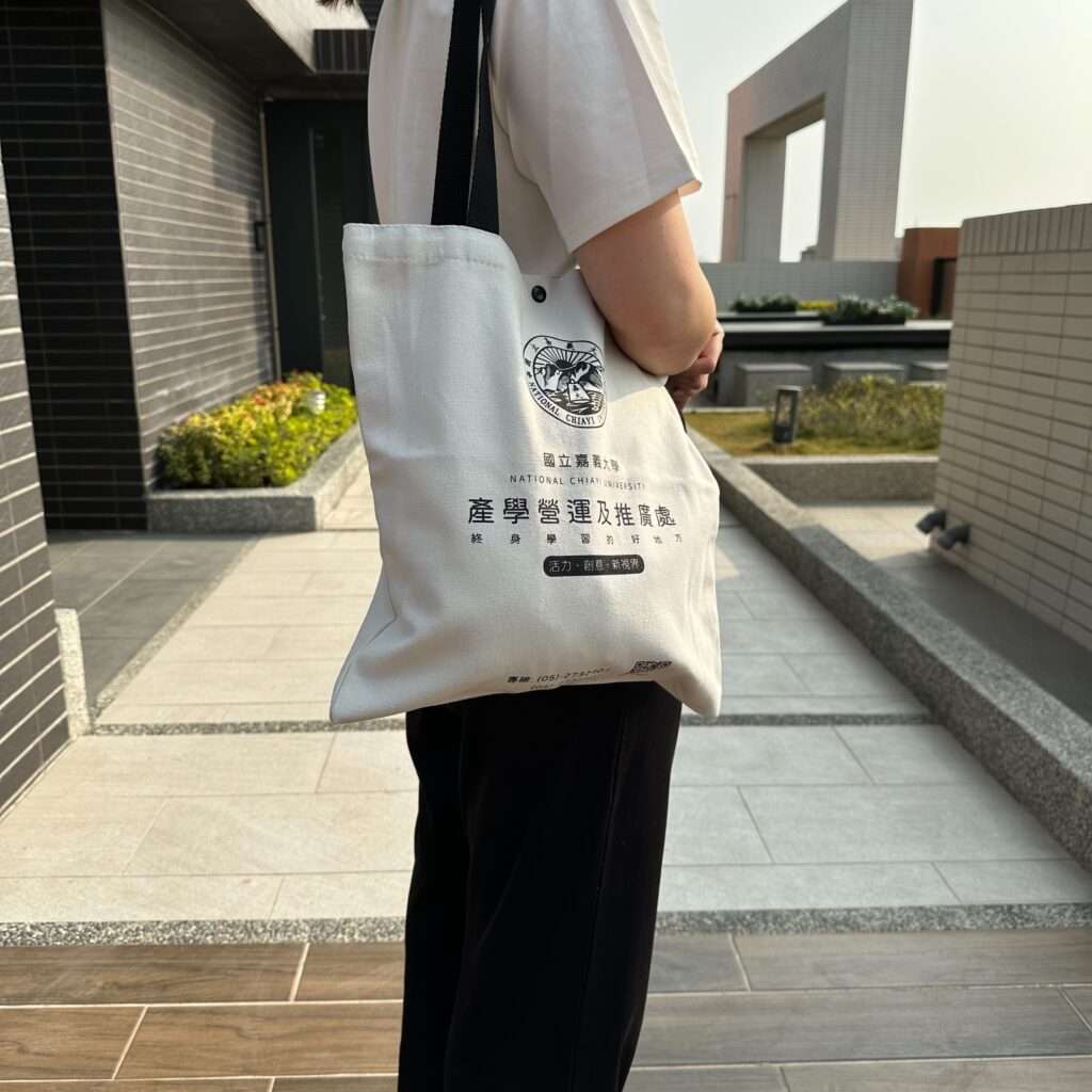 100號特殊棉帆布訂製，搭配黑色提把03