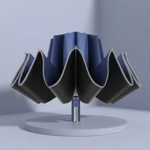 晴雨兩用自動反折傘-節節收款 藏青色款立於展示台之反折收納形態