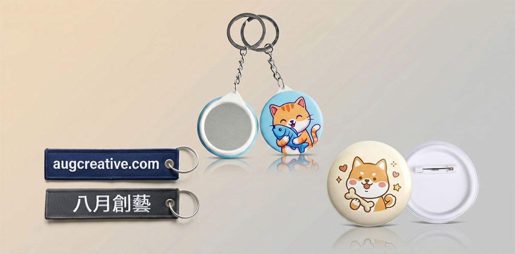 三種材質的客製化徽章與鑰匙圈，馬口鐵與刺繡款式